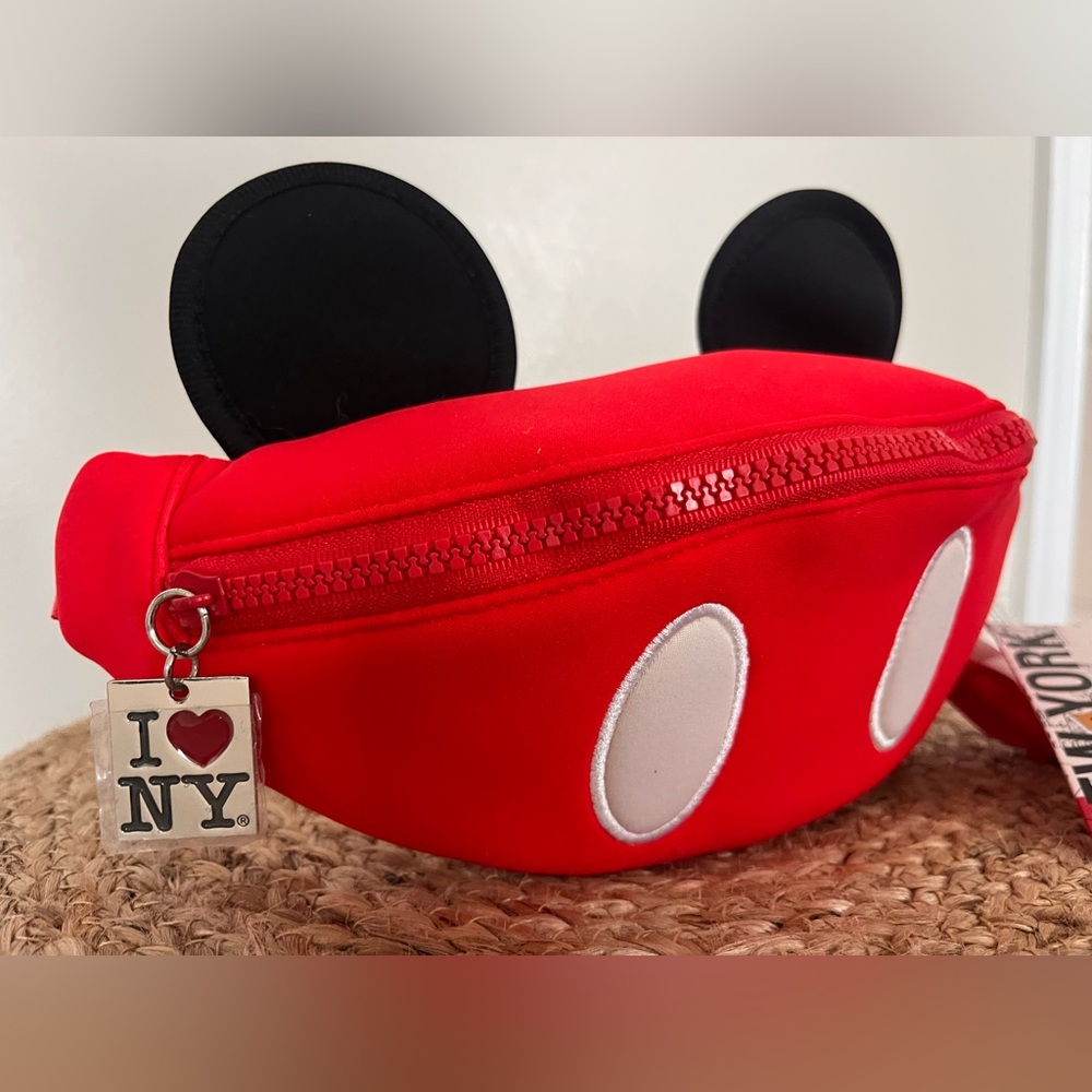 NWT! Disney Mickey Mouse “I ❤️ NY” Neoprene Fanny Pack - Picture 2 of 5